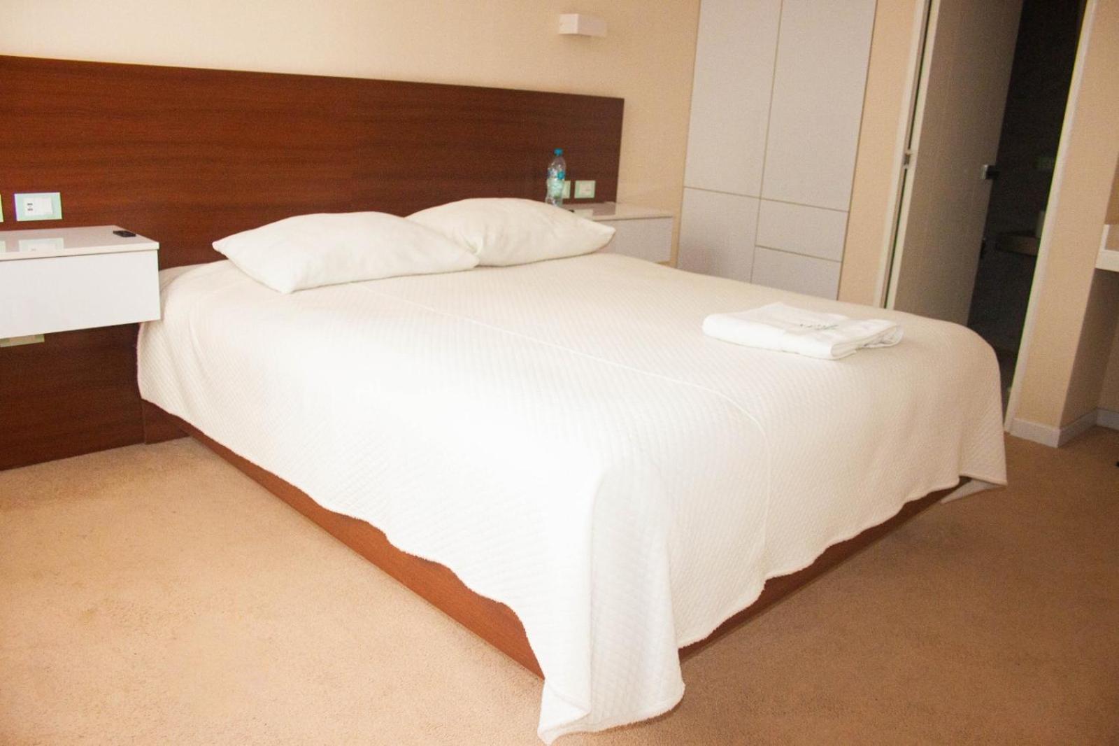 Hotel Don Bartolo Espinar Bagian luar foto