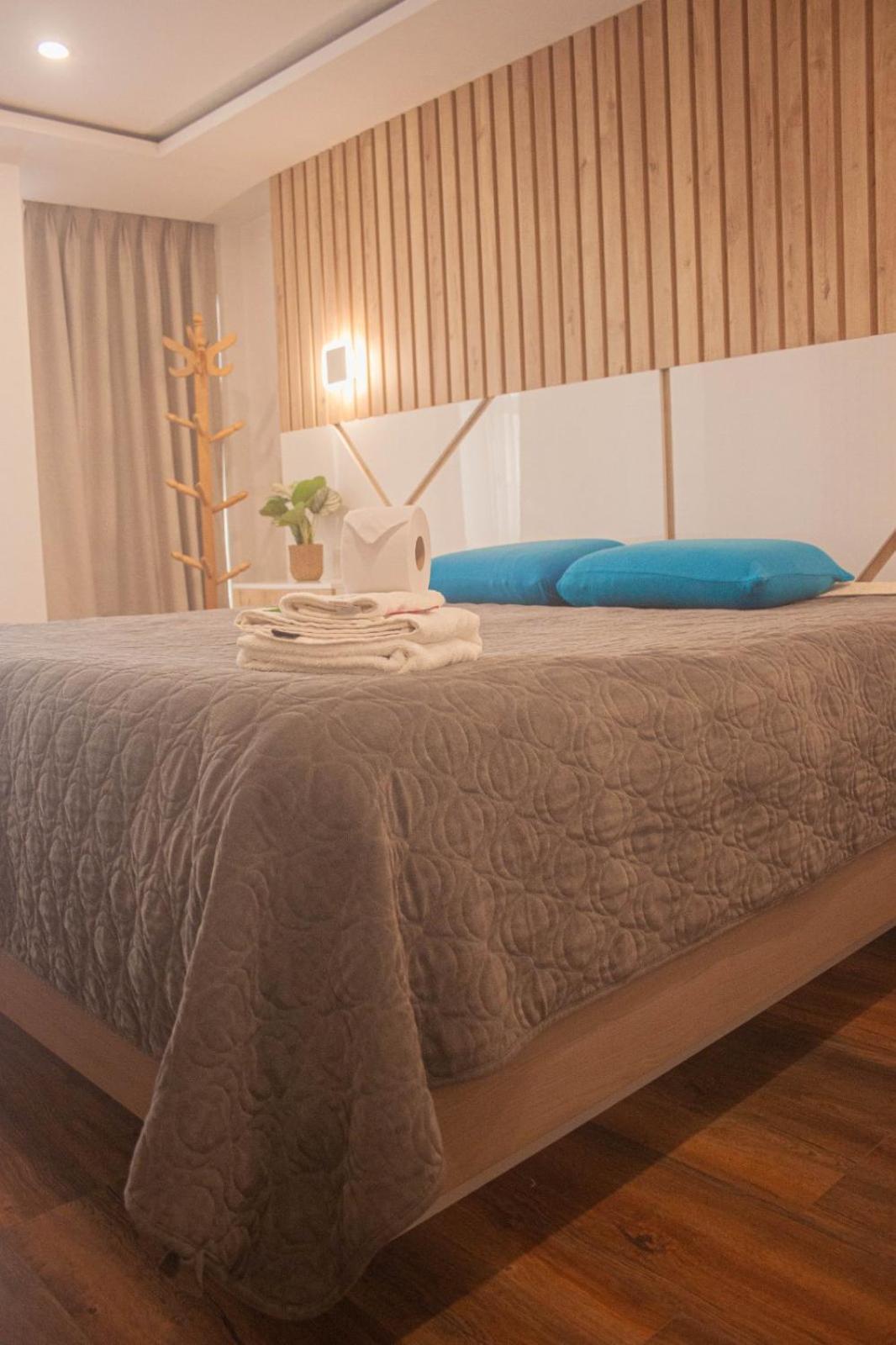 Hotel Don Bartolo Espinar Bagian luar foto